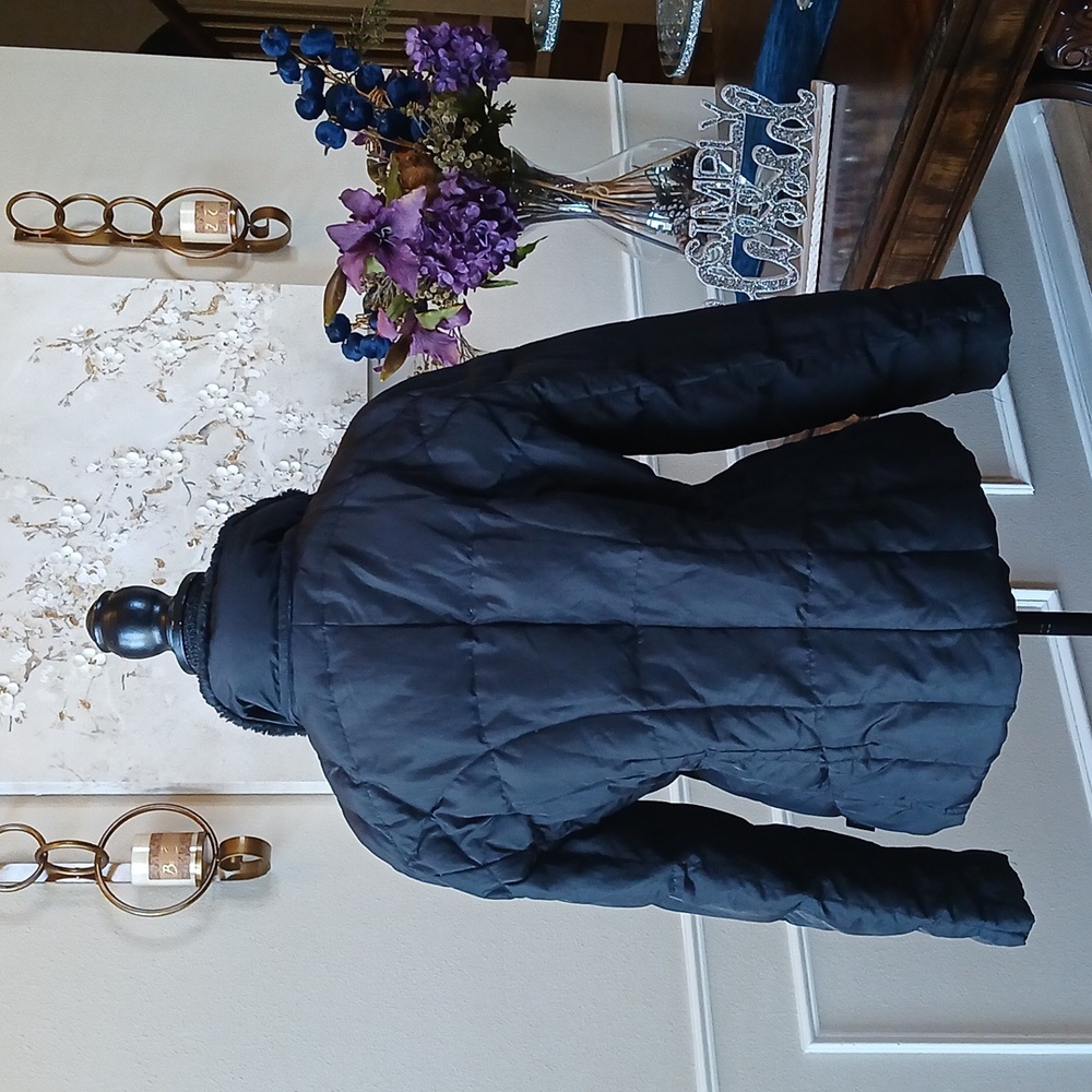 Calvin Klein Women's Black Down Puffer Jacket. Size M - Picture 8 of 17